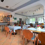 Bed & Breakfast Dom Letniskowy Helena Kretowiny