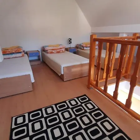 住宿加早餐酒店 Dom Letniskowy Helena 克雷托维尼