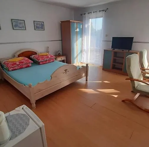 Bed & Breakfast Dom Letniskowy Helena Kretowiny